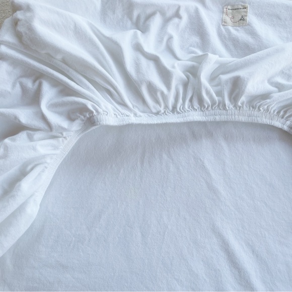 Burt’s Bees Baby | 2 Organic Cotton Fitted Crib Sheets in Grey & White - Picture 13 of 13